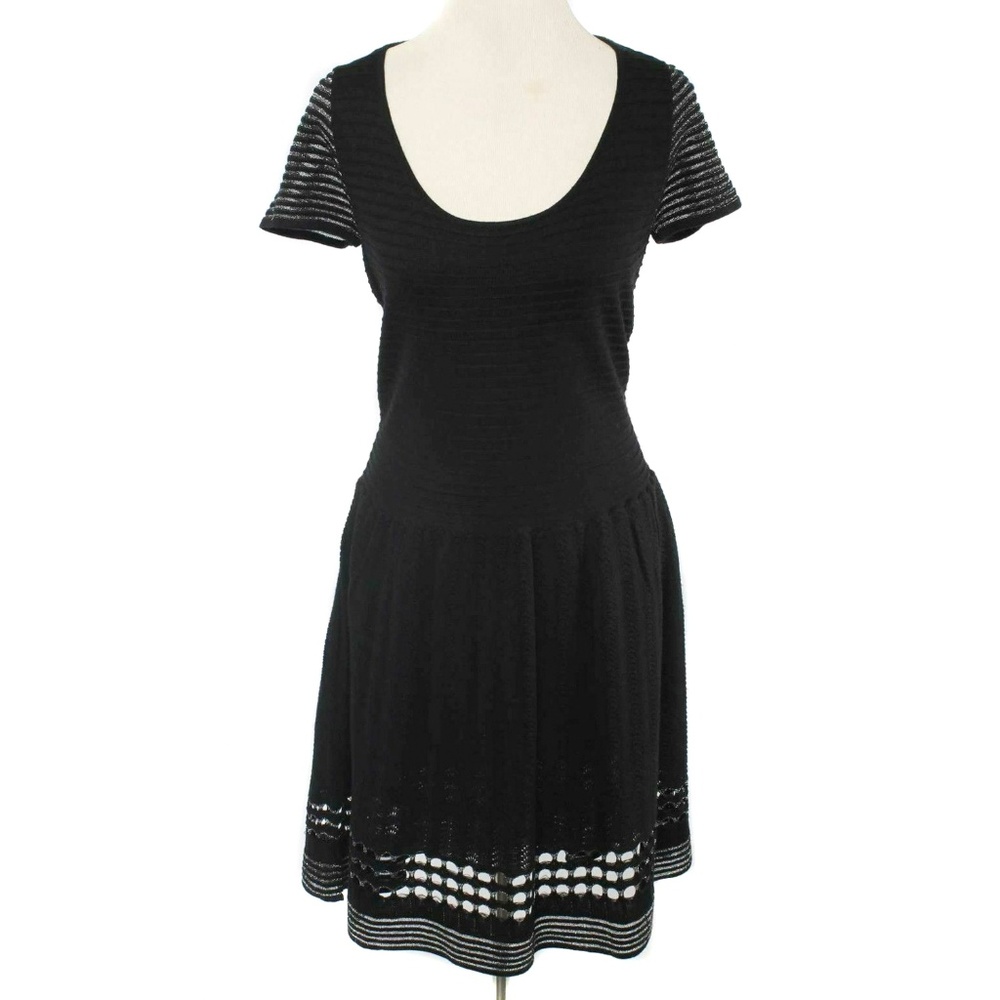JUST TAYLOR Black & Silver Flare Knit Short Sleeve Dress